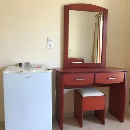 Metropol מלון דירות נידרי